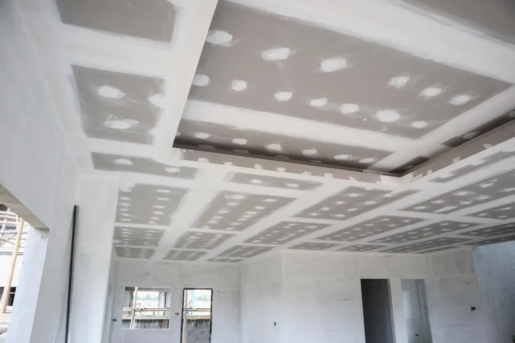 Quanto custa rebaixar o teto com drywall e quando vale a pena fazer?